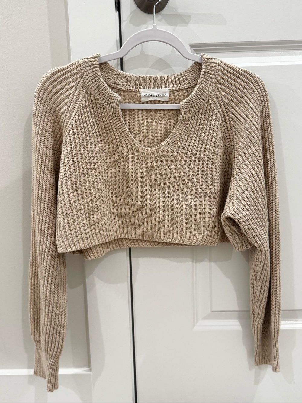 VICTORIA + SOPHIA • EUC Ribbed Oat Crop Sweater